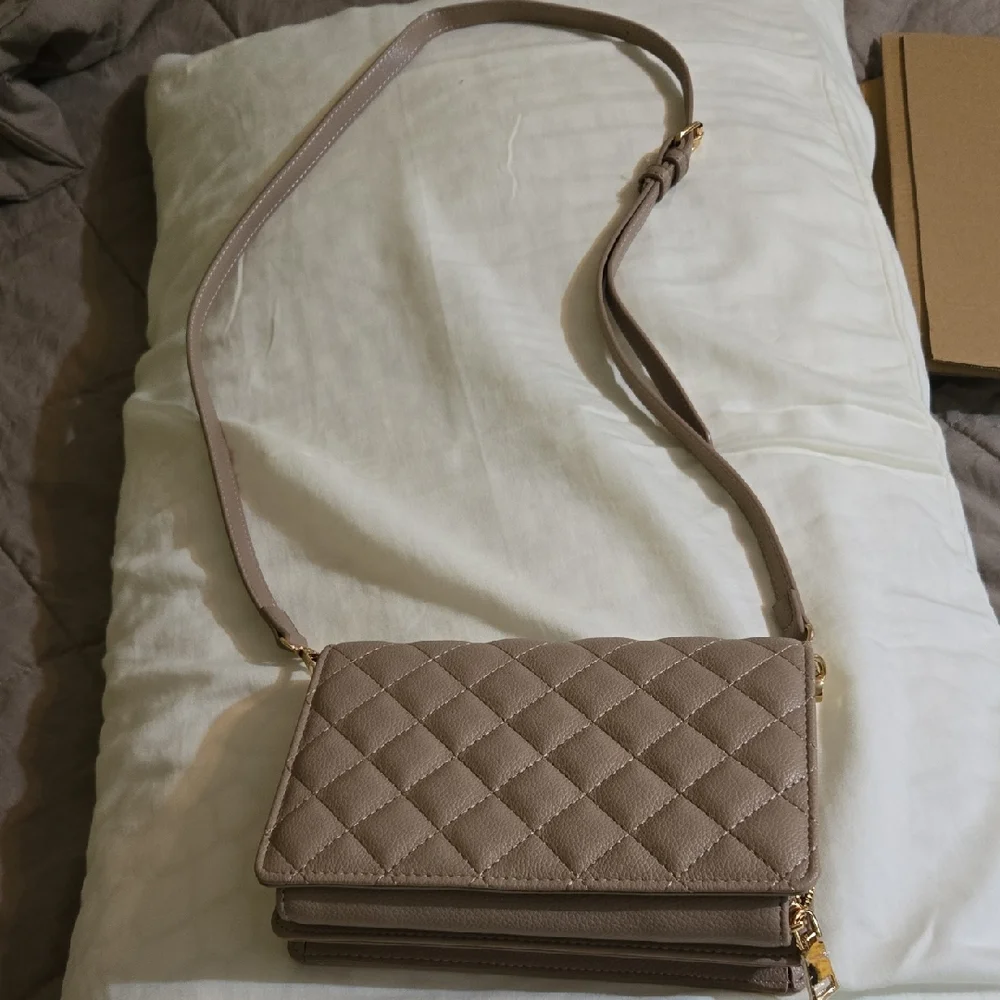 Mali+Lili Lola Quilted Taupe Crossbody Bag - Picture 1 of 12